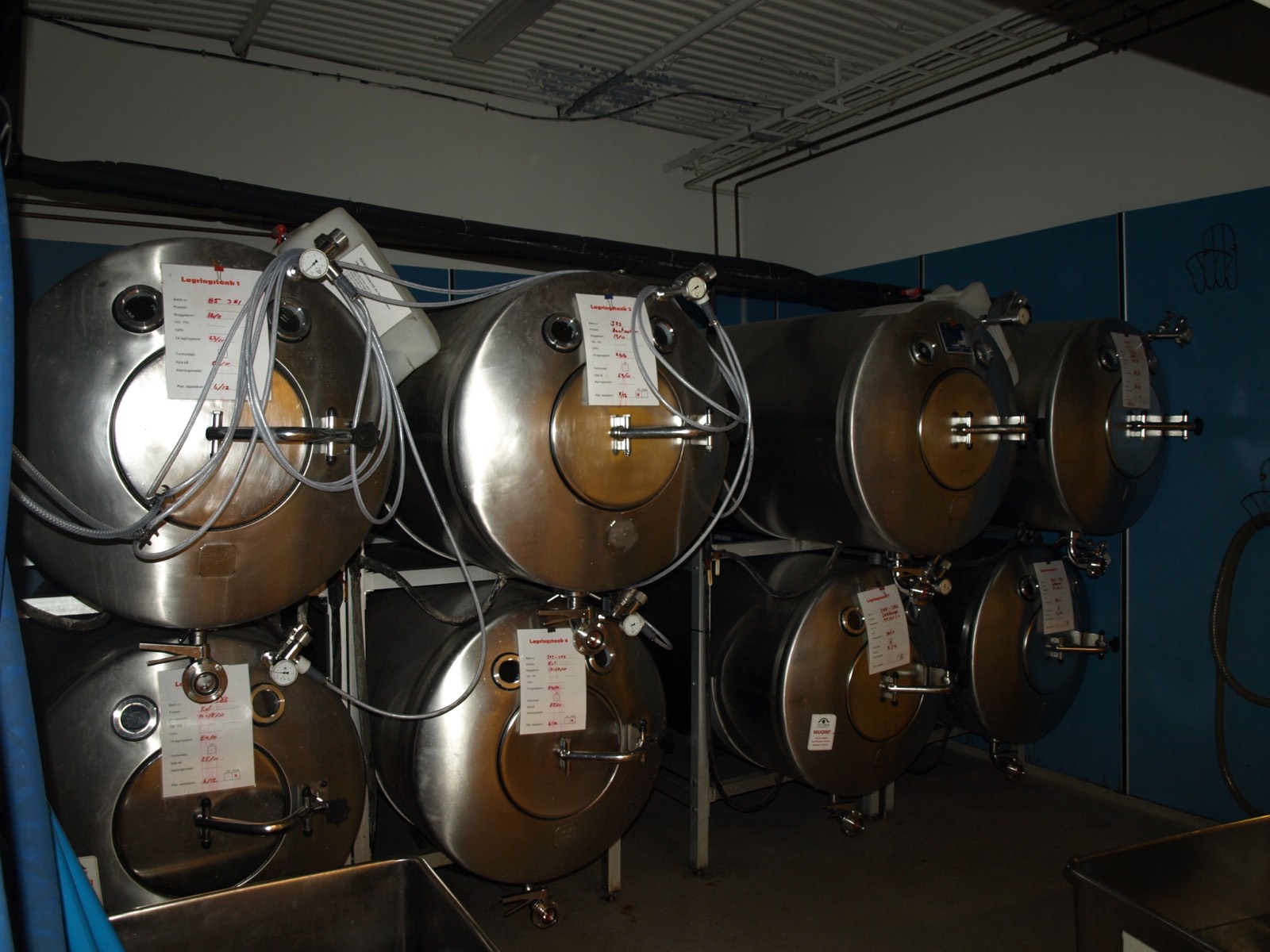 Cuves de fermentation en inox dans une brasserie — illustration audit de brasserie BrewFactory